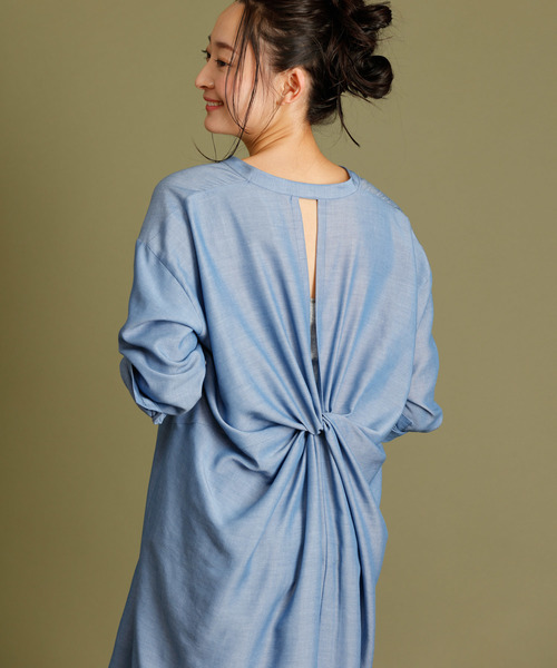 Munich（ミューニック）の「ダンガリーバックツイストワンピース（ワンピース・レディース・ホワイト/ブルー/ラベンダー/ライトベージュ・FREE）」の18枚目の写真