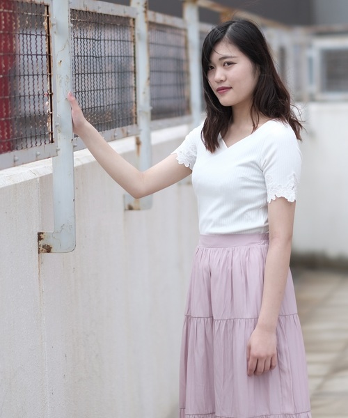 TRUDEA(トルディア)の「テレコ編み袖刺繍プルオーバー(Tシャツ/カットソー・レディース・ベージュ/ラベンダー/ホワイト/ピンク/ミント/ブラック・SMALL/LARGE/MEDIUM)」の2枚目の写真