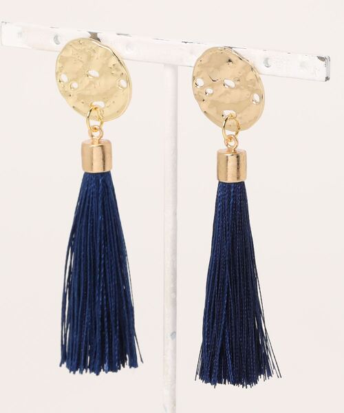 tone（トーン）の「【Caramel late】ゴールド×タッセルピアス（ピアス（両耳用）・レディース・パープル/ピンク/グリーン/イエロー/オレンジ/グリーン系その他/グレー/ブラック/ネイビー/ブルー・FREE）」の6枚目の写真