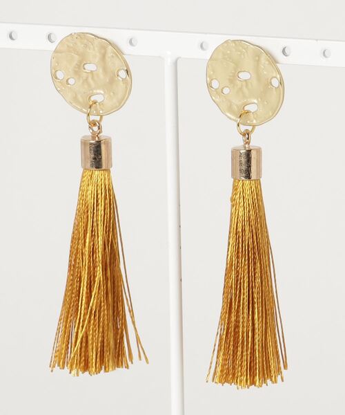 tone（トーン）の「【Caramel late】ゴールド×タッセルピアス（ピアス（両耳用）・レディース・パープル/ピンク/グリーン/イエロー/オレンジ/グリーン系その他/グレー/ブラック/ネイビー/ブルー・FREE）」の8枚目の写真