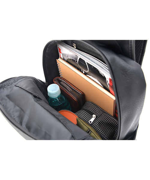 ESSENTIALS WARDROBE ウエストポーチ 合成皮革ミニボディバッグ