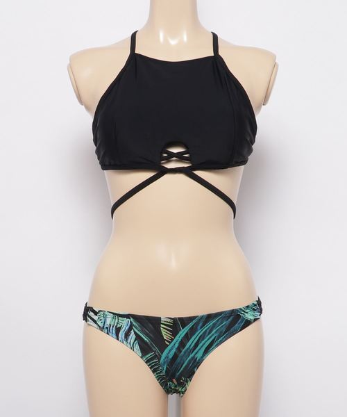 Dita（ディータ）の「【3点セット】スカート付きホルターネックビキニ＆ショーツセット【RT】（水着・レディース・ブラック/ホワイト系その他/ホワイト/ブラック系その他・M/L/XL）」の7枚目の写真