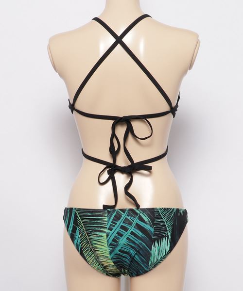 Dita（ディータ）の「【3点セット】スカート付きホルターネックビキニ＆ショーツセット【RT】（水着・レディース・ブラック/ホワイト系その他/ホワイト/ブラック系その他・M/L/XL）」の8枚目の写真