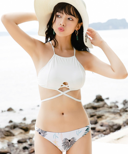 Dita（ディータ）の「【3点セット】スカート付きホルターネックビキニ＆ショーツセット【RT】（水着・レディース・ブラック/ホワイト系その他/ホワイト/ブラック系その他・M/L/XL）」の16枚目の写真