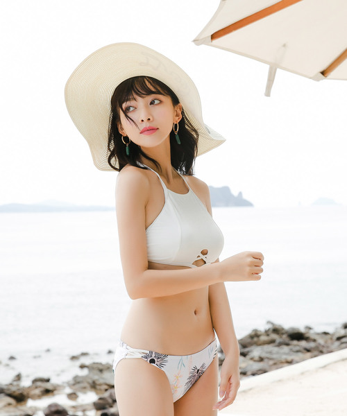 Dita（ディータ）の「【3点セット】スカート付きホルターネックビキニ＆ショーツセット【RT】（水着・レディース・ブラック/ホワイト系その他/ホワイト/ブラック系その他・M/L/XL）」の17枚目の写真