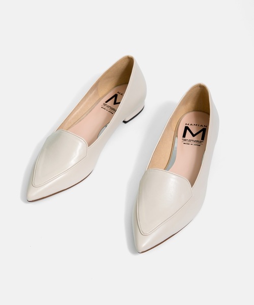 MAMIAN(マミアン)の「甲深デザイン フラットシューズ(バレエシューズ・レディース・ブラック/グレイッシュベージュ/ダークパープル/ブラック系その他/アイボリー/ブラック系その他2/ブラック系その他3/ブラック系その他4/モカ/ライトベージュ/ブラック系その他5/グレー系その他/レオパード/シルバー・22.5cm/23.0cm/23.5cm/24.0cm/24.5cm/25.0cm)」の2枚目の写真