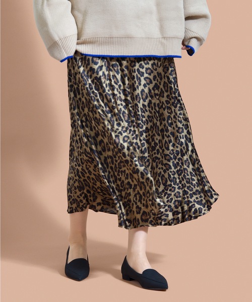 MAMIAN(マミアン)の「甲深デザイン フラットシューズ(バレエシューズ・レディース・ブラック/グレイッシュベージュ/ダークパープル/ブラック系その他/アイボリー/ブラック系その他2/ブラック系その他3/ブラック系その他4/モカ/ライトベージュ/ブラック系その他5/グレー系その他/レオパード/シルバー・22.5cm/23.0cm/23.5cm/24.0cm/24.5cm/25.0cm)」の6枚目の写真