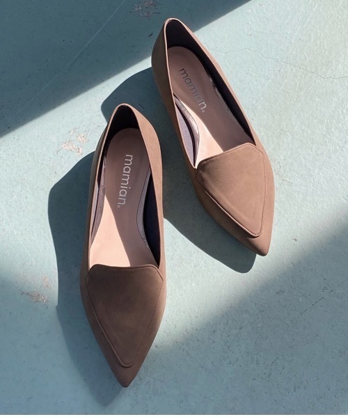 MAMIAN(マミアン)の「甲深デザイン フラットシューズ(バレエシューズ・レディース・ブラック/グレイッシュベージュ/ダークパープル/ブラック系その他/アイボリー/ブラック系その他2/ブラック系その他3/ブラック系その他4/モカ/ライトベージュ/ブラック系その他5/グレー系その他/レオパード/シルバー・22.5cm/23.0cm/23.5cm/24.0cm/24.5cm/25.0cm)」の9枚目の写真