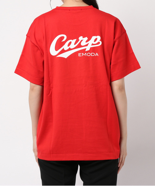 EMODA（エモダ）の「【EMODA×CARP】BACK LOGO T/S（Tシャツ/カットソー・レディース・レッド・FREE）」の2枚目の写真