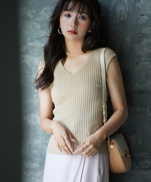 SAISON DE PAPILLON（セゾンドパピヨン）の「フレンチスリーブリブ切替サマーニット選べる2タイプ【22色展開】【接触冷感】（ニット/セーター・レディース・ブラック/ネイビー/アイボリー/ベージュ/ミント/カーキ/パープル/ピンク/ホワイト系その他/ブラック系その他/ブルー系その他/ベージュ系その他/パープル系その他/グリーン系その他/ライトベージュ/グリーン/ベビーピンク/パープル系その他2/ベージュ系その他2/バイオレット/ピンク系その他2/グリーン系その他2・L/M）」の8枚目の写真