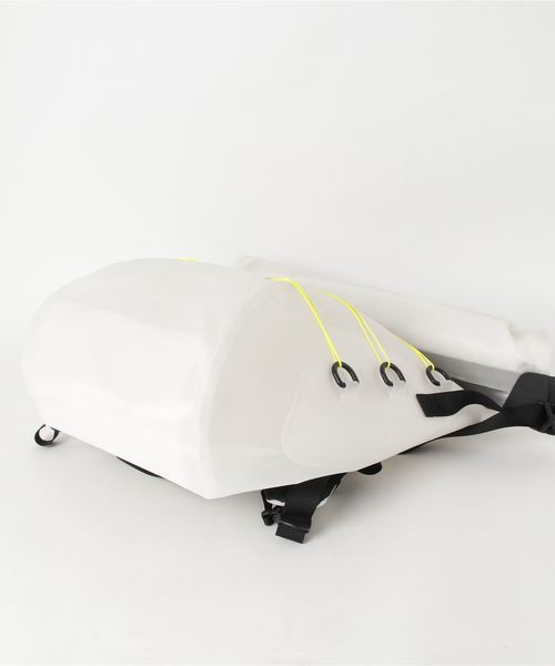 F/CE. （エフシーイー）の「F/CE. FLAMEWORK ZIPLOCK / エフシーイー フレームワーク 防水ジップロックバックパック（バックパック/リュック・メンズ・ホワイト・FREE）」の3枚目の写真