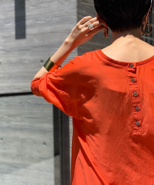 ADAM ET ROPE'（アダムエロペ）の「釦あきコットンシルクワンピース（ワンピース・レディース・オレンジ/ネイビー・FREE）」の2枚目の写真