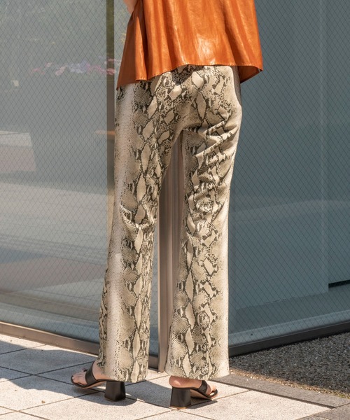 MAISON SPECIAL(メゾンスペシャル)の「◎Spring 9月号掲載:ストレッチフレアパンツ【MAISON SPECIAL/メゾンスペシャル】(その他パンツ・レディース・オレンジ/パイソン/ブラック/ベージュ/ブラウン/パープル・38/36)」の16枚目の写真
