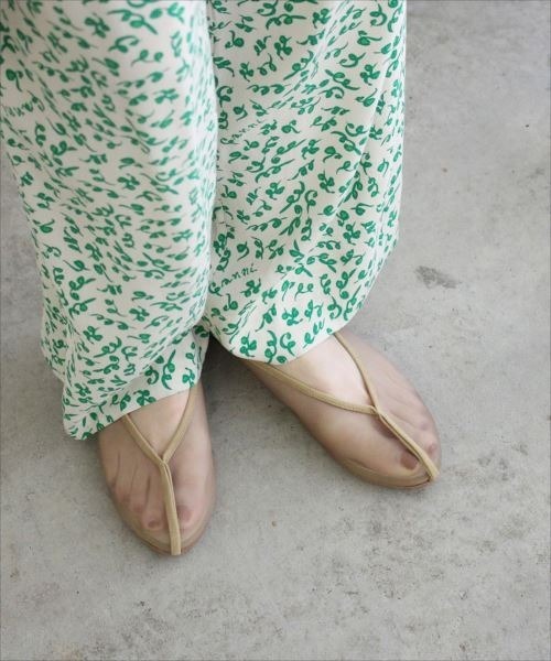 ADAM ET ROPE'(アダムエロペ)の「チュールフラットシューズ(バレエシューズ・レディース・ブラック/ブラウン/ベージュ・24.0cm/24.5cm/23.5cm/23.0cm)」の3枚目の写真