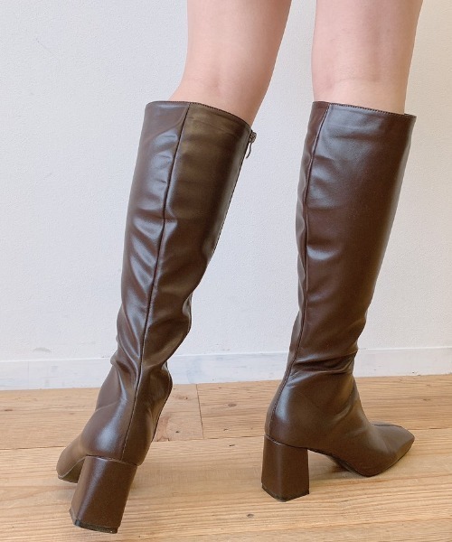 VANNIE U（ヴァニーユー）の「スクエアトゥミドルブーツ（ブーツ・レディース・ブラウン/ブラック・LARGE/MEDIUM/SMALL）」の2枚目の写真