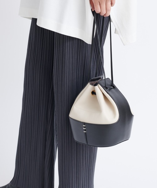 DouDou（ドゥドゥ）の「バルーンドロストバッグ（ハンドバッグ・レディース・ブラック/ブラウン・FREE）」の2枚目の写真