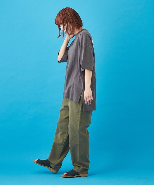 CUBE SUGAR（キューブシュガー）の「OE天竺 バック転写プリント Tシャツ（Tシャツ/カットソー・レディース・ホワイト/チャコールグレー/イエロー・M）」の5枚目の写真