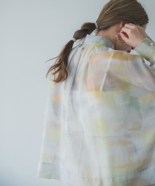 ITEMS URBANRESEARCH（アイテムズ アーバンリサーチ）の「タイダイプリントシアーシャツ（シャツ/ブラウス・レディース・グレー/ベージュ/イエロー・FREE）」の16枚目の写真