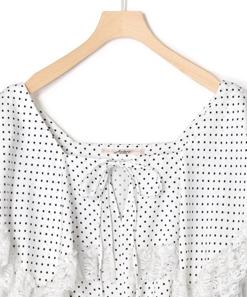 Alley by w closet(アリーバイダブルクローゼット)の「【Alley】ケープ衿レースフリル付きシャーリングプルオーバー(シャツ/ブラウス・レディース・オフホワイト/ホワイト系その他/ブラック/ブラック系その他・FREE)」の6枚目の写真