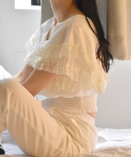 Alley by w closet(アリーバイダブルクローゼット)の「【Alley】ケープ衿レースフリル付きシャーリングプルオーバー(シャツ/ブラウス・レディース・オフホワイト/ホワイト系その他/ブラック/ブラック系その他・FREE)」の10枚目の写真