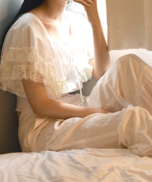 Alley by w closet(アリーバイダブルクローゼット)の「【Alley】ケープ衿レースフリル付きシャーリングプルオーバー(シャツ/ブラウス・レディース・オフホワイト/ホワイト系その他/ブラック/ブラック系その他・FREE)」の15枚目の写真