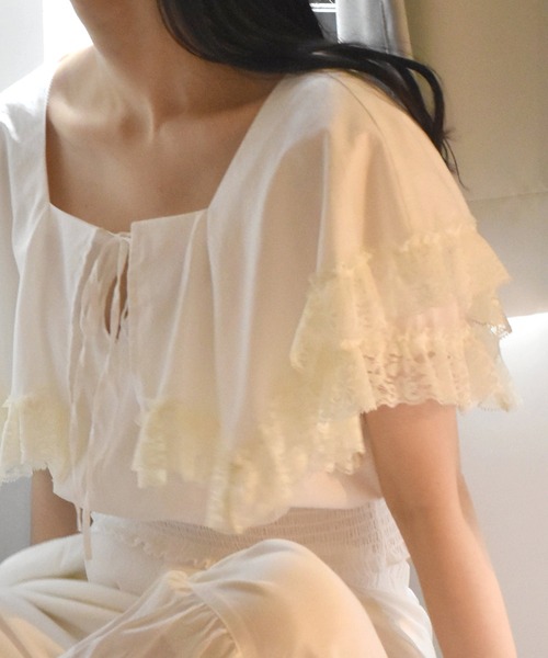 Alley by w closet(アリーバイダブルクローゼット)の「【Alley】ケープ衿レースフリル付きシャーリングプルオーバー(シャツ/ブラウス・レディース・オフホワイト/ホワイト系その他/ブラック/ブラック系その他・FREE)」の17枚目の写真