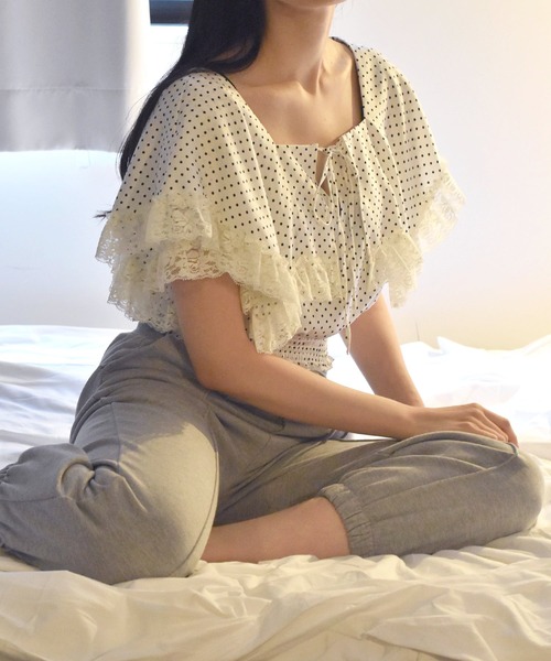 Alley by w closet(アリーバイダブルクローゼット)の「【Alley】ケープ衿レースフリル付きシャーリングプルオーバー(シャツ/ブラウス・レディース・オフホワイト/ホワイト系その他/ブラック/ブラック系その他・FREE)」の19枚目の写真