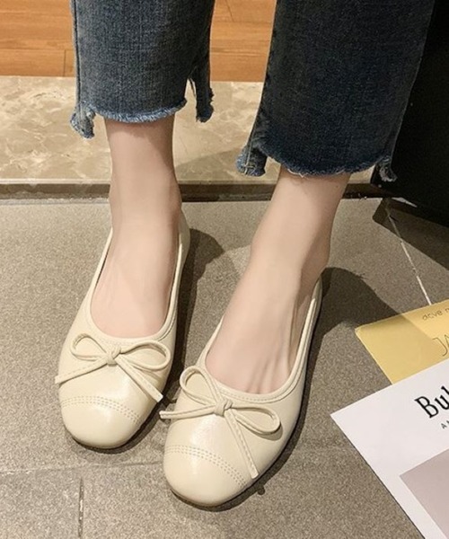 Anuenue（アヌエヌエ）の「リボンフラットシューズ（パンプス・レディース・ピンク/ホワイト/グリーン/イエロー/ブラック・22.5cm/24.0cm/24.5cm/23.0cm/23.5cm/25.0cm）」の2枚目の写真