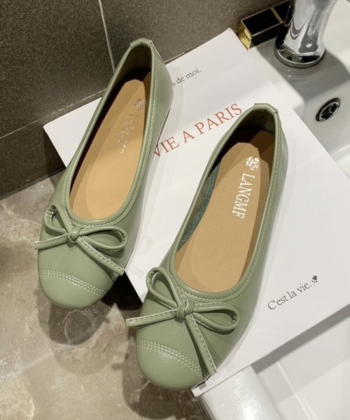 Anuenue（アヌエヌエ）の「リボンフラットシューズ（パンプス・レディース・ピンク/ホワイト/グリーン/イエロー/ブラック・22.5cm/24.0cm/24.5cm/23.0cm/23.5cm/25.0cm）」の4枚目の写真