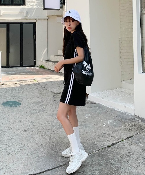 SONA(ソナ)の「SONYUNARA ホワイトライン半袖ワンピース(ワンピース・レディース・ブラック/パープル・FREE)」の3枚目の写真