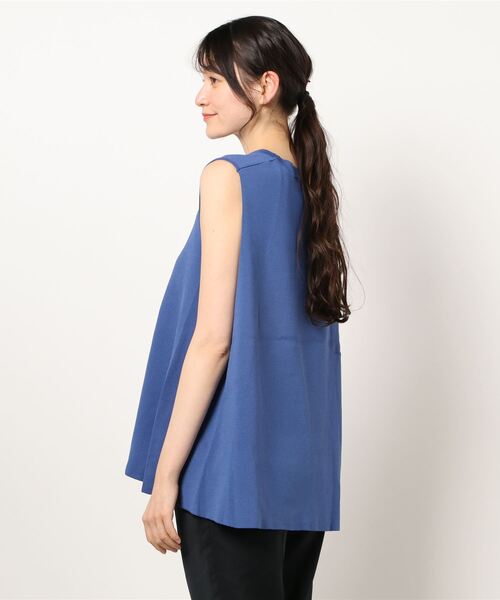 LE FOYER（ルフォワイエ）の「ベーシックノースリーブニット（ニット/セーター・レディース・ブラック/ブルー/ベージュ・38）」の4枚目の写真