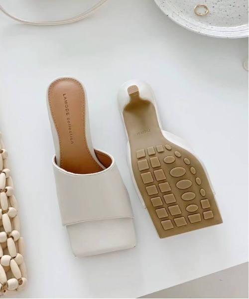 tukn.（トゥクン）の「スクエアトゥミュールサンダル（サンダル・レディース・アイボリー/ブラック/ベージュ・23.5cm/24.5cm/23.0cm/24.0cm/22.5㎝）」の8枚目の写真