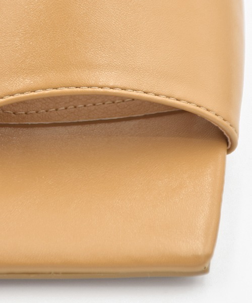 tukn.（トゥクン）の「スクエアトゥミュールサンダル（サンダル・レディース・アイボリー/ブラック/ベージュ・23.5cm/24.5cm/23.0cm/24.0cm/22.5㎝）」の21枚目の写真