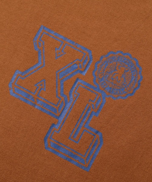 XLARGE（エクストララージ）の「COLLEGE LOGO S/S TEE（Tシャツ/カットソー・メンズ・ブラウン/ホワイト/パープル/ブラック・XL/L/M/S）」の12枚目の写真