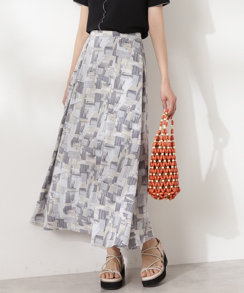 N.(N. Natural Beauty Basic)(エヌエヌナチュラルビューティーベーシック)の「【S Size Line】グラフィカルアートプリントマキシスカート(スカート・レディース・ベージュ系その他/グレー系その他・MEDIUM/SMALL)」の2枚目の写真