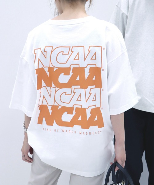 JOURNAL STANDARD（ジャーナルスタンダード）の「【NCAA×JOURNAL STANDARD】別注 プリントロゴTシャツ2（Tシャツ/カットソー・メンズ・ホワイト系その他/ホワイト/グレー/パープル・MEDIUM/LARGE）」の2枚目の写真
