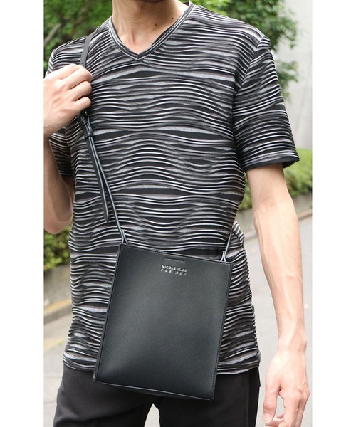 NICOLE CLUB FOR MEN（ニコルクラブフォーメン）の「ミニスクエアショルダーBAG（ショルダーバッグ・メンズ・ブラック系その他/グレー系その他/ベージュ系その他/ベージュ系その他2/ライトグレー系・FREE）」の2枚目の写真