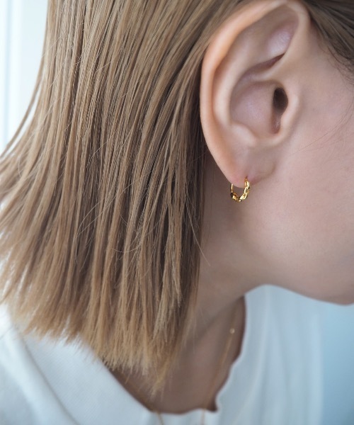 Jenny BY IMMANOEL(ジェニーバイイマノエル)の「silver925 チェーンデザイン風ミニラップピアス(ピアス(両耳用)・レディース・シルバー/ゴールド・FREE)」の1枚目の写真