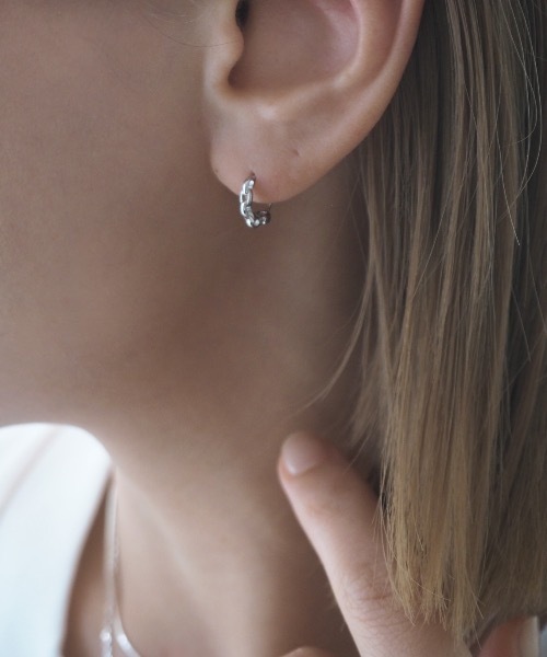Jenny BY IMMANOEL(ジェニーバイイマノエル)の「silver925 チェーンデザイン風ミニラップピアス(ピアス(両耳用)・レディース・シルバー/ゴールド・FREE)」の8枚目の写真