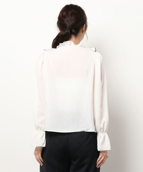 ems excite（エムズエキサイト）の「Vフリルブラウス（シャツ/ブラウス・レディース・オフホワイト/ホワイト系その他/アニマル・FREE）」の12枚目の写真