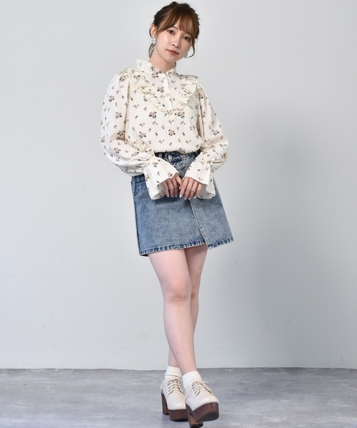 ems excite（エムズエキサイト）の「Vフリルブラウス（シャツ/ブラウス・レディース・オフホワイト/ホワイト系その他/アニマル・FREE）」の9枚目の写真