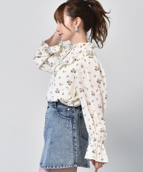 ems excite（エムズエキサイト）の「Vフリルブラウス（シャツ/ブラウス・レディース・オフホワイト/ホワイト系その他/アニマル・FREE）」の6枚目の写真