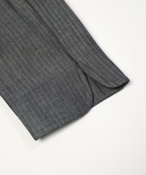 Yarmo（ヤーモ）の「[ Yarmo×OMNIGOD ] 別注 インディゴヘリンボーン ドライバースジャケット（テーラードジャケット・メンズ・グレー系その他・L/M）」の2枚目の写真