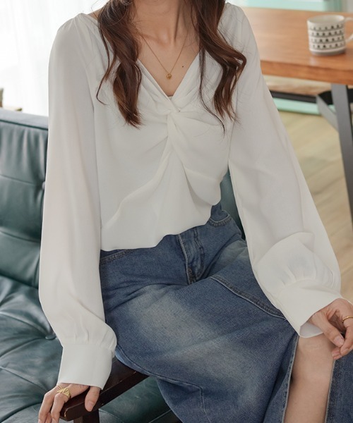 Diosfront（ディオスフロント）の「パフスリーブVネックブラウス（シャツ/ブラウス・レディース・ホワイト/ブラック/ブルーグレー/ピンク・M/L）」の9枚目の写真