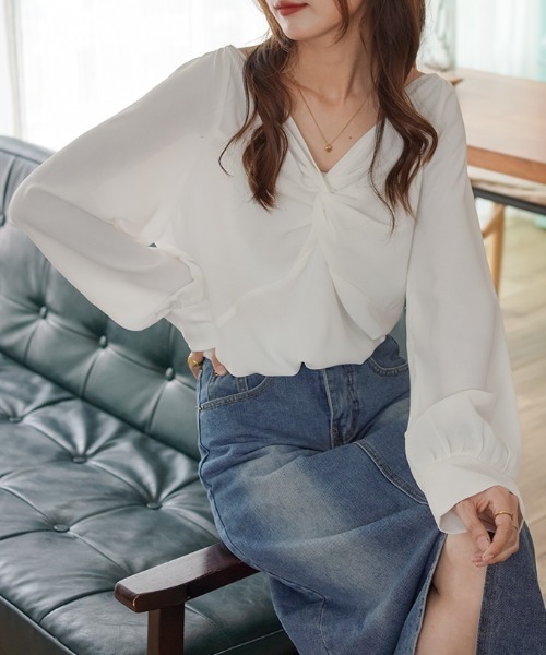 Diosfront（ディオスフロント）の「パフスリーブVネックブラウス（シャツ/ブラウス・レディース・ホワイト/ブラック/ブルーグレー/ピンク・M/L）」の12枚目の写真