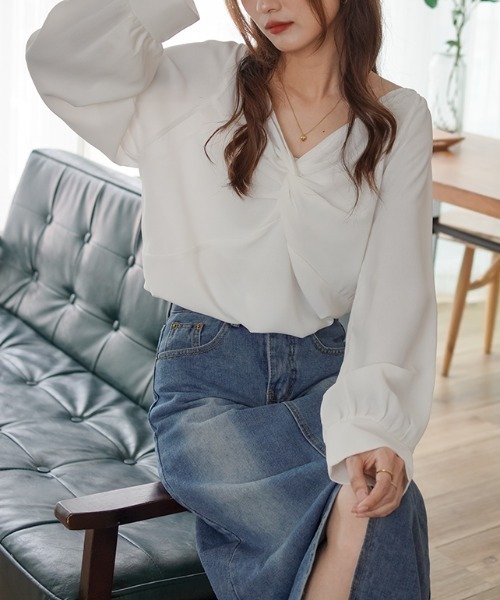 Diosfront（ディオスフロント）の「パフスリーブVネックブラウス（シャツ/ブラウス・レディース・ホワイト/ブラック/ブルーグレー/ピンク・M/L）」の13枚目の写真