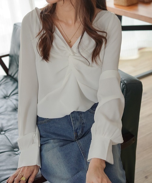 Diosfront（ディオスフロント）の「パフスリーブVネックブラウス（シャツ/ブラウス・レディース・ホワイト/ブラック/ブルーグレー/ピンク・M/L）」の16枚目の写真