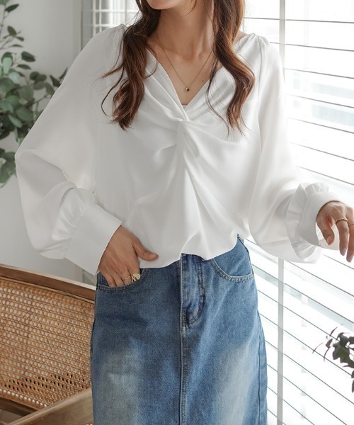 Diosfront（ディオスフロント）の「パフスリーブVネックブラウス（シャツ/ブラウス・レディース・ホワイト/ブラック/ブルーグレー/ピンク・M/L）」の18枚目の写真