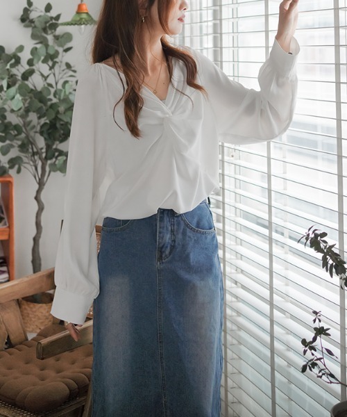 Diosfront（ディオスフロント）の「パフスリーブVネックブラウス（シャツ/ブラウス・レディース・ホワイト/ブラック/ブルーグレー/ピンク・M/L）」の11枚目の写真