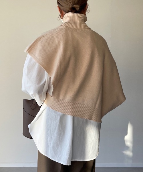 y/m by misato（イムバイミサト）の「アシンメトリータートルベスト（ニット/セーター・レディース・ブラウン/ブラック/アイボリー・FREE）」の4枚目の写真